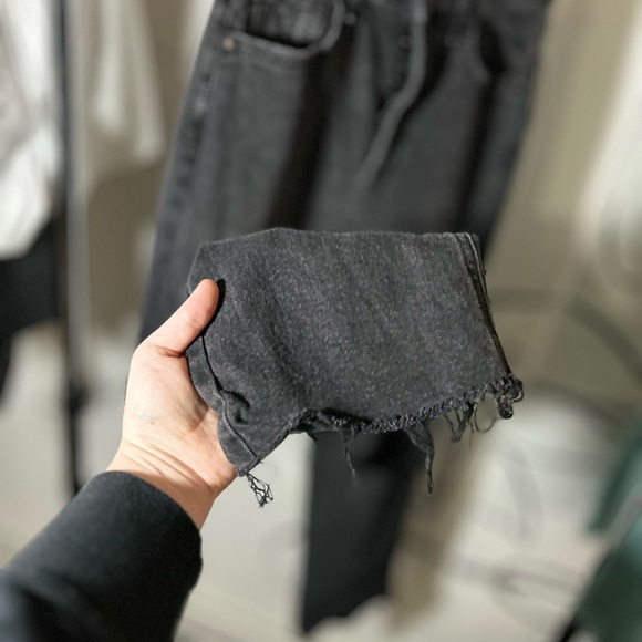 Wild Fable Women’s Distressed Black Relaxed Leg Jeans with Raw Hem, Size 4 - Picture 4 of 5